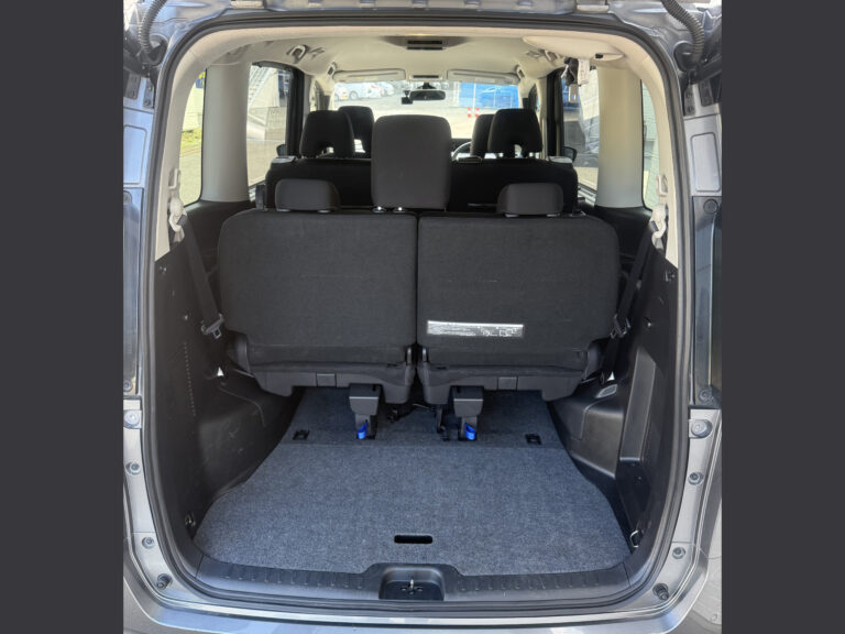 J-Nissan Serena Hybrid 4WD (4)