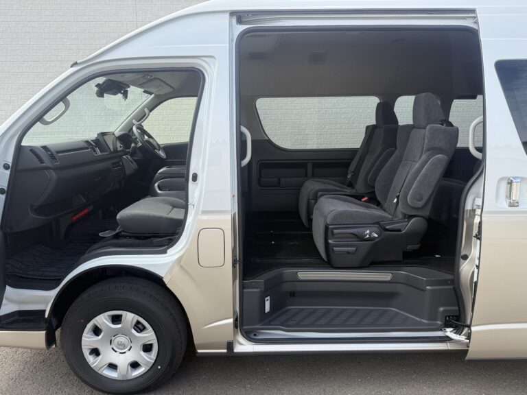 O-Toyota Hiace Fine Tech Touer 4WD (4)